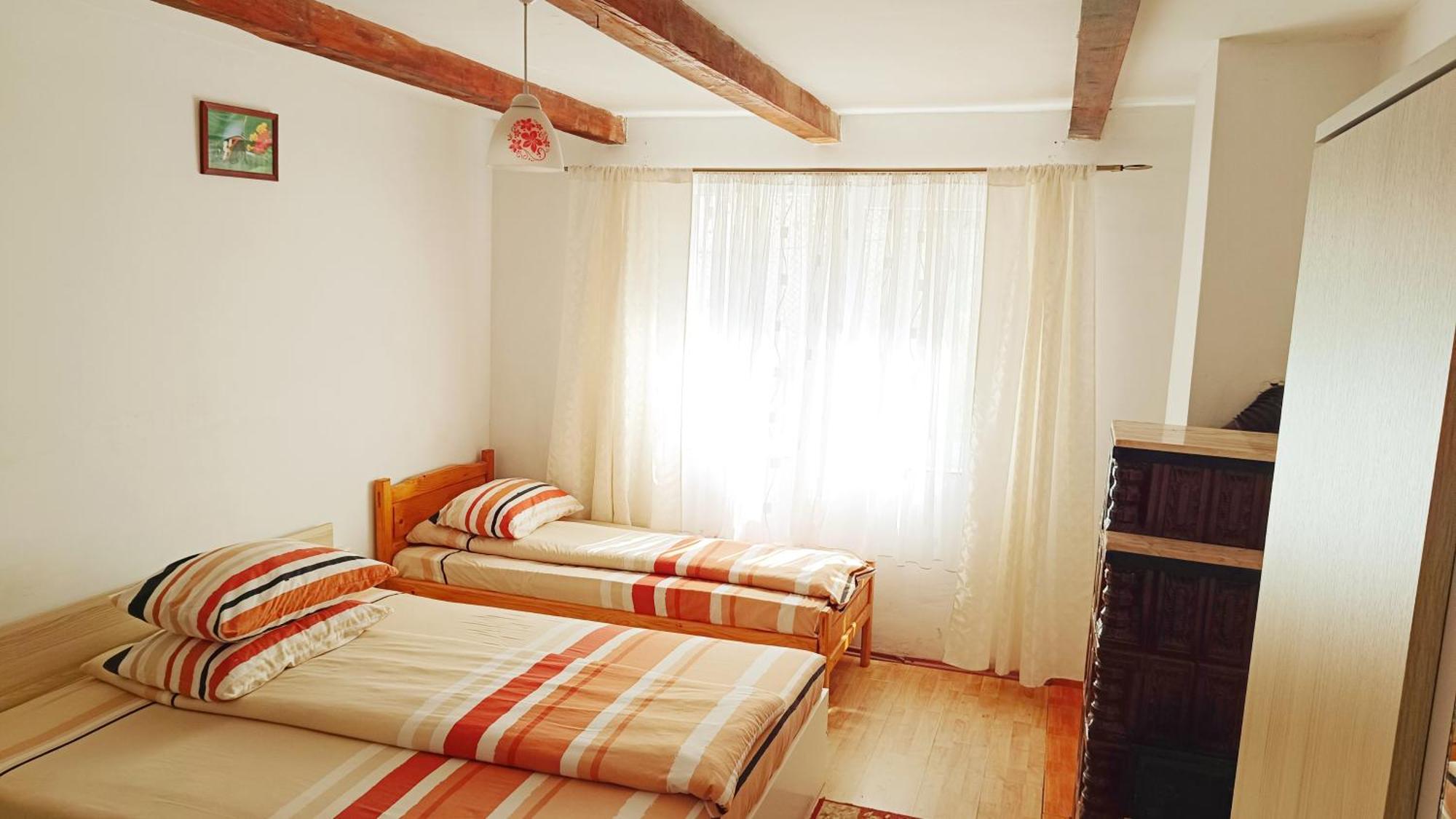 Pensiunea Valea Cernei Teliucu Inferior Exterior foto