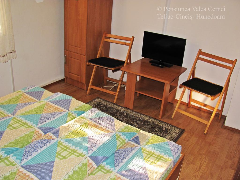 Pensiunea Valea Cernei Teliucu Inferior Exterior foto